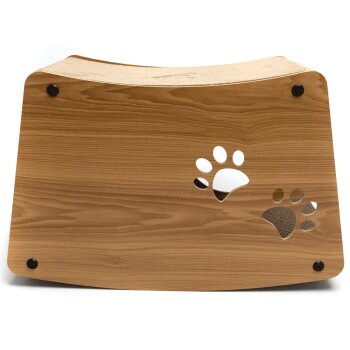 Holz-Kratzer für Haustiere mit geschwungenem Design, mit zwei Pfotenabdruck-Ausschnitten an der Seite.