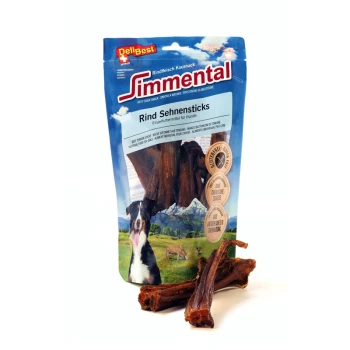 Eine Tüte mit glutenfreien Simmental-Rindfleisch-Kauartikeln für Hunde, mit einem Hund und "Rind Sehnensticks" auf der Vorderseite.
