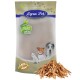 Verpackung von Lyra Pet Hundeleckerlis mit einem Logo und Bildern eines Hundes, einer Katze und einem kleinen Hund, mit getrockneten Fischsnacks davor.