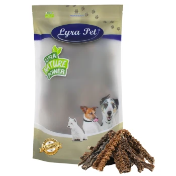 Lyra Pet Hundeleckerlipackung mit "100% natürlich" und "Lyra Nature Power," mit drei Hunden und einem Haufen Leckerlis.