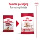 Comparaison de l'emballage de la nourriture pour chiens Royal Canin Medium Ageing 10+, présentant un nouveau design avec un texte mettant en avant le soutien à la masse musculaire et au mode de vie.