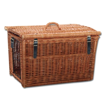 Geflochtene Korb-Haustiertrage mit einem klappbaren Deckel, Ledergriffen und einem Griff, ideal für den Transport kleiner Haustiere.