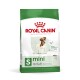 Sac de nourriture pour chiens Royal Canin Mini Adult, présentant un petit chien sur le devant, étiqueté pour les chiens de plus de 10 mois, avec "Entretien du poids" mis en avant.