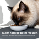 Eine Futterschüssel für Haustiere mit Trockenfutter und einer Wasserschüssel auf einem Holzboden, mit dem Text: "Pflegeleicht & spülmaschinenfest."