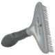 Ein FURminator Pflegewerkzeug mit einem breiten, flachen Kopf und Metallzähnen, mit einem strukturierten grauen Griff für besseren Halt.