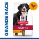 Croquettes pour chiens Hill's Science Plan pour adultes âgés de 1 à 5 ans, présentant un chien noir et marron sur l'emballage, étiqueté "avec du poulet."