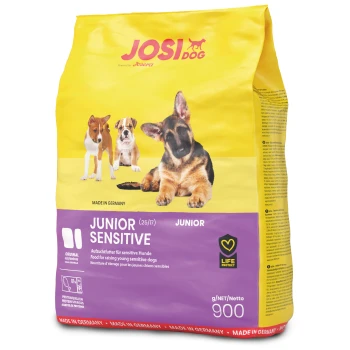Gelbe Tüte JOSI Dog Junior Sensitive Hundefutter, mit Bildern von drei Hunden, mit Text, der "JUNIOR SENSITIVE" und "LIFE PROTECT" hervorhebt.