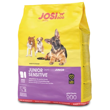 Gelbe Tüte JOSI Dog Junior Sensitive Hundefutter, mit Bildern von drei Hunden, mit Text, der "JUNIOR SENSITIVE" und "LIFE PROTECT" hervorhebt.
