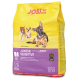 Gelbe Tüte JOSI Dog Junior Sensitive Hundefutter, mit Bildern von drei Hunden, mit Text, der "JUNIOR SENSITIVE" und "LIFE PROTECT" hervorhebt.