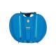 Blauer Hunderrucksack mit zwei seitlichen Reißverschlüssen, einem zentralen Riemen und einem Ruffwear-Logo oben in der Mitte.