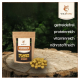 Eine Tüte Wildfang Käsebrocken für Hunde liegt auf Holz, mit verstreuten gelben Käsestücken und Text: "getreidefrei", "proteinreich", "vitaminreich."