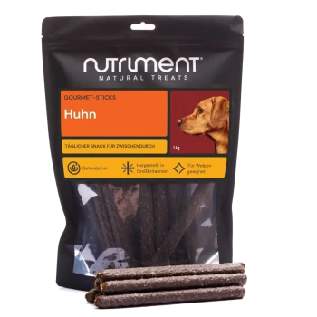 Nutriment Natural Treats Gourmet-Sticks „Huhn“ 1 kg, schwarze Verpackung mit Hundefoto und sichtbaren Hähnchen-Snack-Sticks.