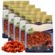 Fünf Säcke Lyra Pet Nature Power 1kg natürliches Haustierfutter mit getrockneten Orangensnacks davor gestapelt.