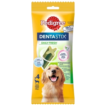 Die Verpackung von Pedigree DentaStix zeigt einen lächelnden Golden Retriever, einen grünen Dentalstick und "Triple Action" Vorteile.