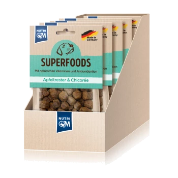 Hunde-Leckerlis mit der Aufschrift "SUPERFOODS" aus Apfeltrester und Chicorée, mit natürlichen Vitaminen und Antioxidantien, in einer Präsentationsbox.