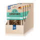 Hunde-Leckerlis mit der Aufschrift "SUPERFOODS" aus Apfeltrester und Chicorée, mit natürlichen Vitaminen und Antioxidantien, in einer Präsentationsbox.