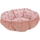 Panier rond en velours côtelé rose avec bords froncés et intérieur en peluche rose pâle imprimé de petits motifs de nœuds rouges
