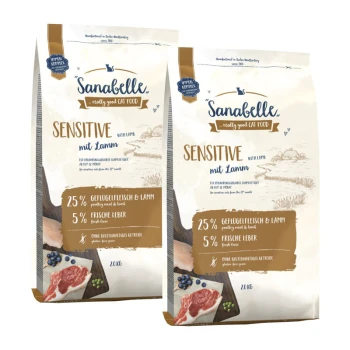 Zwei Säcke Sanabelle Sensitive Katzenfutter, gekennzeichnet mit "mit Lamm," mit 25% Geflügelfleisch & Lamm und 5% frischer Leber, jeweils 20 kg.