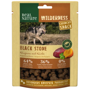 Tierfutterverpackung für 'Real Nature Wilderness Crunchy Snack' mit Wolf und Känguru, das den Geschmack 'Black Stone' mit 64% Känguru hervorhebt.