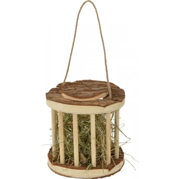 Râtelier à foin en bois avec une base circulaire et une corde suspendue, rempli d'herbe séchée pour petits animaux.