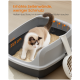 Katze in einer grauen Katzentoilette mit erhöhten Seiten, Katzenschaufel in der Nähe, deutscher Text über 23,5 cm Tiefe und weniger Verschmutzung.