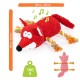 Rotes Plüsch-Hundespielzeug in Form eines Fuchses, mit Seilbeinen und musikalischen Noten darüber. Abmessungen: 25 cm x 40 cm, Gewicht: 160 g.