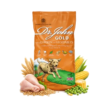 Hundefutterbeutel mit der Marke "Dr. John Gold", reich an Huhn und Gemüse, 20% Protein, 9% Fett, mit einer Illustration eines laufenden Hundes.