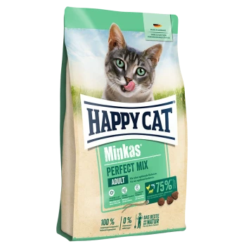 Happy Cat Minkas Perfect Mix Erwachsenenfuttertasche mit einer verspielten Katze, die sich die Lippen leckt, mit 75% Fleischgehalt hervorgehoben.