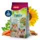 PANTO Hamsterfutterbeutel mit einer bunten Mischung aus Samen und Pellets, mit Text, der Vitamine, Mineralien und Geschmacksattraktivität hervorhebt.