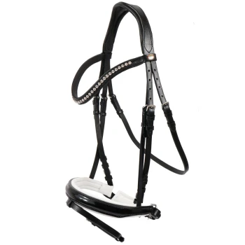 Schwarzes Lederpferdezaumzeug mit einem dekorativen Strass-Browband und gepolstertem Nasenband, vor einem weißen Hintergrund präsentiert.