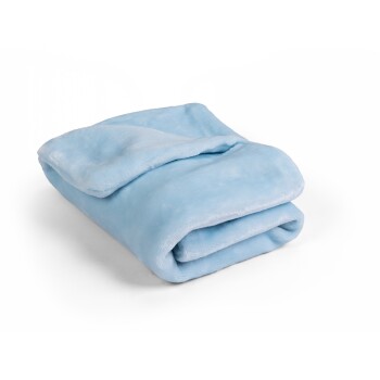 Weiche, gefaltete hellblaue Tierdecke aus plüschigem Material, ideal, um Haustiere warm und gemütlich zu halten.