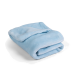 Weiche, gefaltete hellblaue Tierdecke aus plüschigem Material, ideal, um Haustiere warm und gemütlich zu halten.