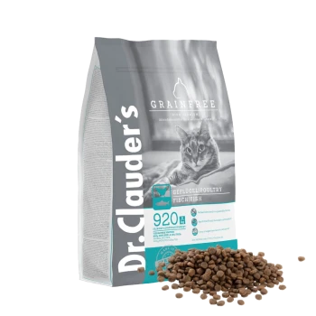 Dr. Clauder's Getreidefreies Katzenfutterpaket mit einem Katzenbild, mit Text, der Geflügel- und Fischzutaten angibt, und einem Gewicht von 920g.