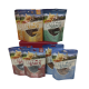 Paquets variés de DeliBest Cat Smack présentant des saveurs comme le poulet, le cerf et le lapin, chacun mettant en avant 93,7 % de viande et sans sucre ajouté.