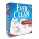 Ever Clean Mehrkatzenstreu, mit einer weißen Katze auf der Verpackung, hebt super premium Klumpenbildung und maximale Geruchsentfernung hervor.