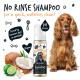 Ein goldener Cocker Spaniel sitzt neben Bugalu's No Rinse Haferflocken-Shampoo, das "No Rinse", "pH-Balanced", "Vegan" und "Nicht an Tieren getestet" hervorhebt.