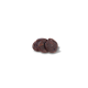 Une petite pile de friandises pour animaux sombres et rondes sur un fond blanc, montrant une texture moelleuse et une couleur riche.