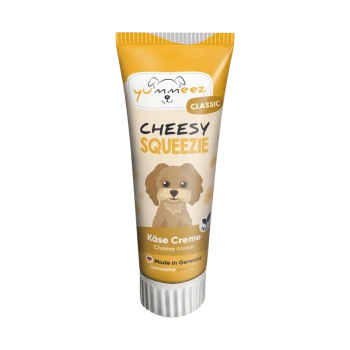 Eine Tube "Cheesy Squeezie" Käsecreme für Hunde, mit einem Cartoon-Hund auf dem Etikett, mit Text, der anzeigt, dass sie getreidefrei und in Deutschland hergestellt ist.