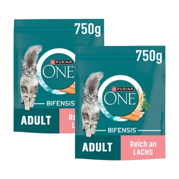 Zwei 750g Beutel Purina ONE Bifensis Adult Katzenfutter mit einer grau getigerten Katze und dem Text "Reich an Lachs".