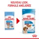 Image de deux sachets de nourriture pour chiots Royal Canin côte à côte, présentant un nouveau look et une formule améliorée. Le texte indique "NOUVEAU LOOK, FORMULE AMÉLIORÉE."