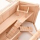 Innenansicht eines Holzhaustierhauses mit Rampen und Plattformen für kleine Tiere, mit natürlichem Finish und robuster Konstruktion.