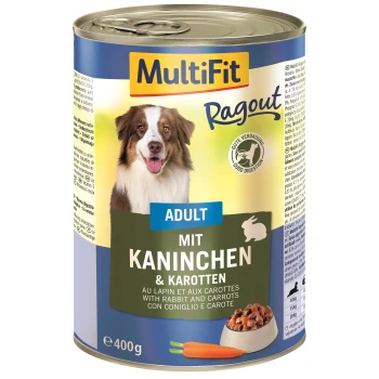 Dosen-Hundefutter mit der Aufschrift "MultiFit Ragout", das einen lächelnden Hund auf der Vorderseite zeigt, mit Text, der angibt, dass es für Erwachsene ist und Kaninchen und Karotten enthält.