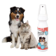 Ein glücklicher Hund und eine flauschige Katze sitzen neben einer Sprühflasche mit der Aufschrift "beaphar Zahnpflege Zerstäuber", die für die Zahnpflege von Haustieren entwickelt wurde.