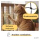 Rotgetigerte Katze am Balkonnetz; Einsatzaufnahme Nahansicht des Drahtes; Text: „Drahtverstärkt“, „Sicherer Freiraum“, „Krallen- & bissfest“
