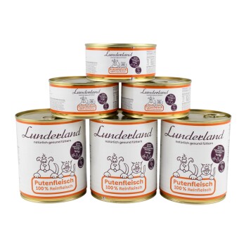 Stapel Lunderland-Tierfutterdosen mit Hund- und Katzenillustration, beschriftet mit 'Putenfleisch 100% Reinfleisch' und 'Lunderland'