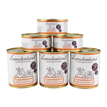 Stapel Lunderland-Tierfutterdosen mit Hund- und Katzenillustration, beschriftet mit 'Putenfleisch 100% Reinfleisch' und 'Lunderland'