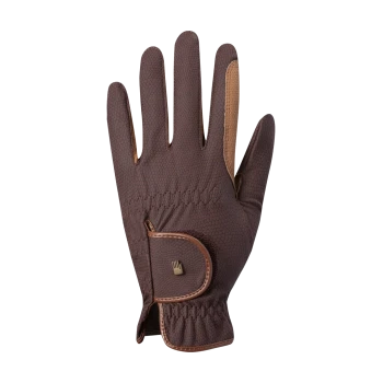 Brauner Haustierpflegehandschuh mit strukturierter Oberfläche und einem braunen Riemenverschluss, entworfen für einfache Handhabung und Komfort.