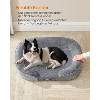Ein schwarz-weißer Hund, der auf einem plüschigen grauen Hundebett mit erhöhten Rändern entspannt, mit Text über Komfort und einfachen Zugang für Haustiere.