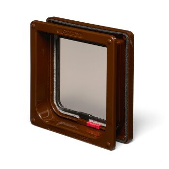 Braune Katzenklappe mit einer transparenten Öffnung, die den Markennamen 'CAT MATE' am unteren Rand zeigt.