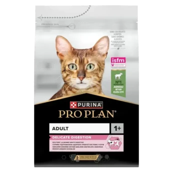 Image de deux sacs de nourriture pour chats Purina Pro Plan : à gauche "Delicate Adult" avec un chat gris, à droite "Adult Delicate Digestion" avec un chat brun.